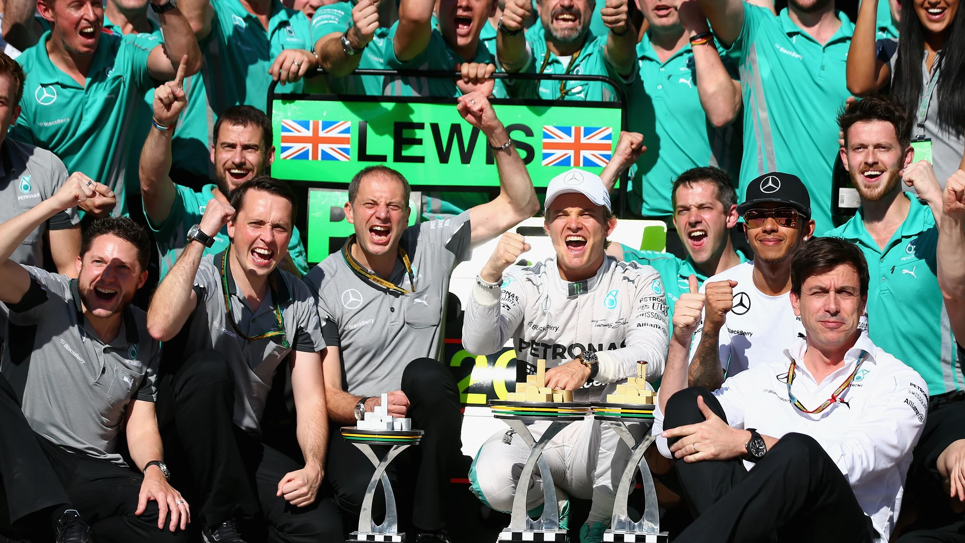 Hamilton y Rosberg celebran un doblete