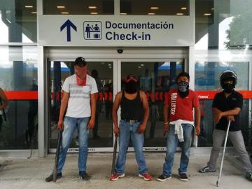 Protesta en las inmediaciones del aeropuerto de Acapulco