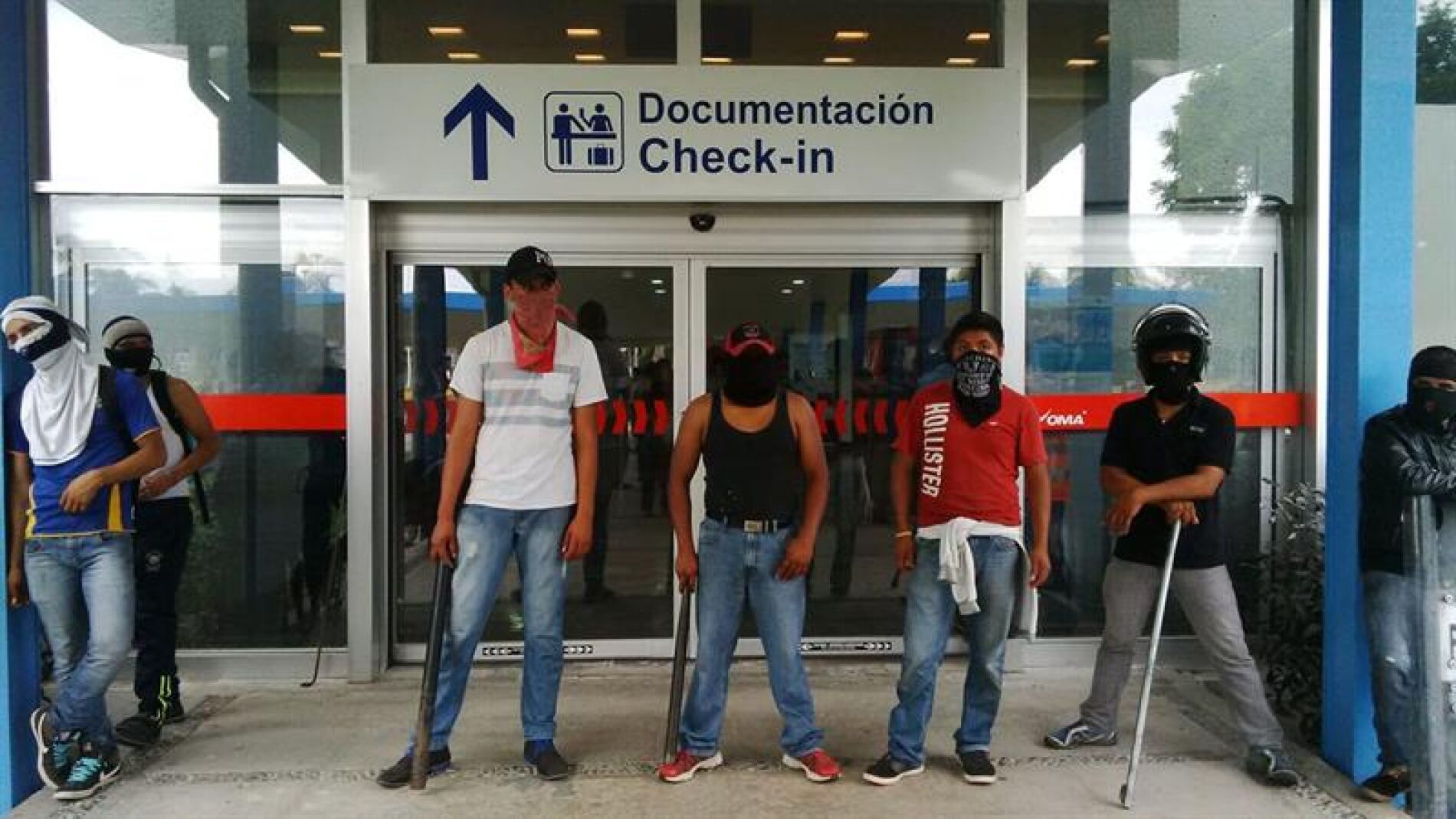 Protesta en las inmediaciones del aeropuerto de Acapulco