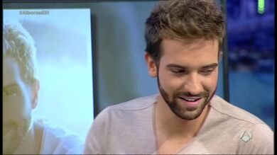 Pablo Alborán crea música en directo con una mesa de mezclas