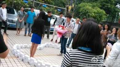 Compra 99 iPhone 6 para pedir matrimonio a su novia y ella le dice que no