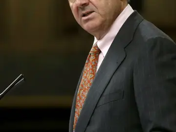 Luis de Guindos, durante su intervención en el pleno del Congreso Luis de Guindos, durante su intervención en el pleno del Congreso