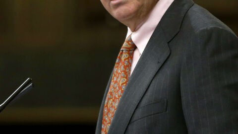 Luis de Guindos, durante su intervenci&oacute;n en el pleno del Congreso