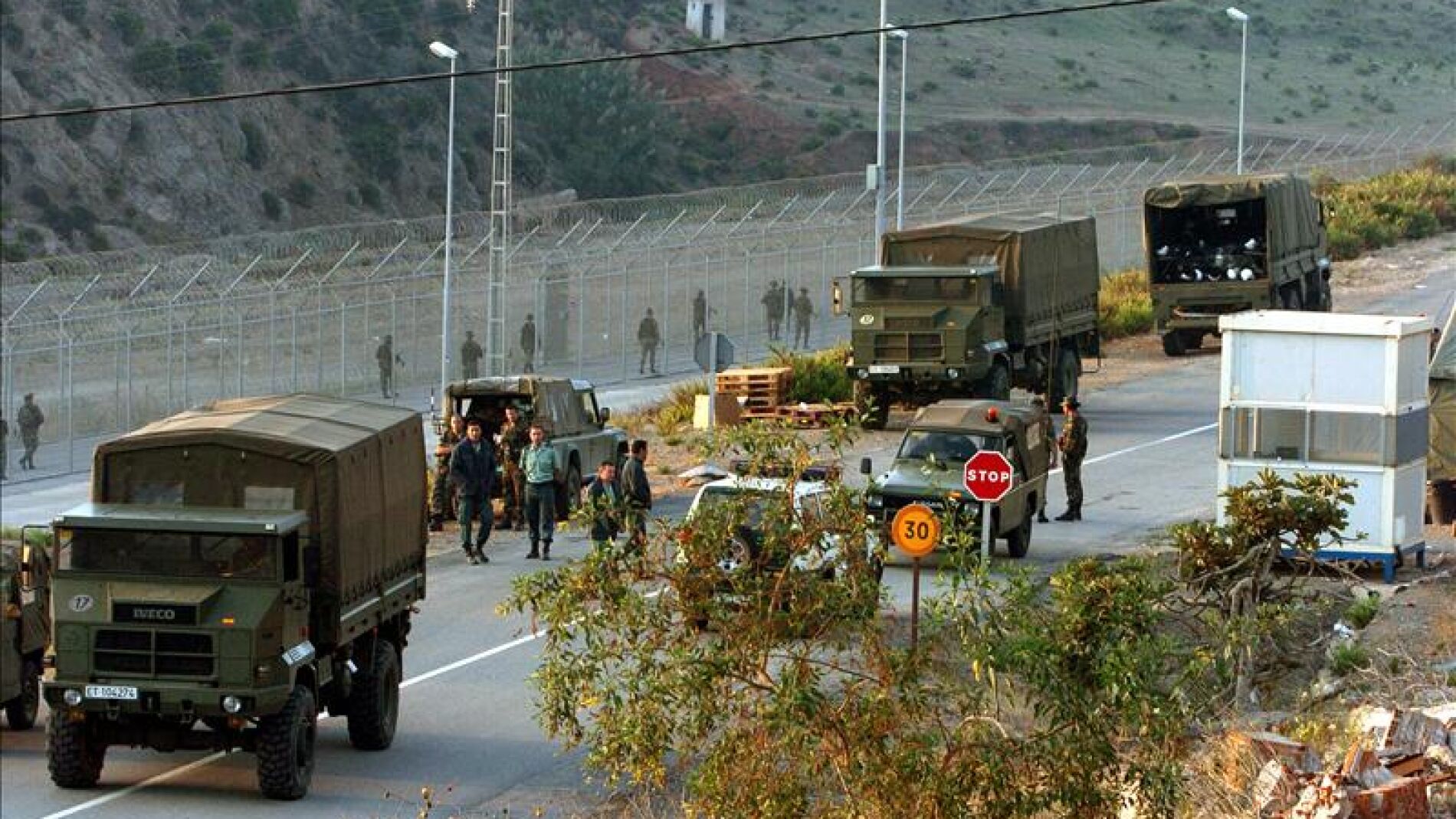 M&aacute;s de 300 subsaharianos intentan entrar en Ceuta