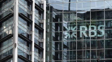 Multan a cinco bancos con más de 2.640 millones por manipular el mercado de divisas