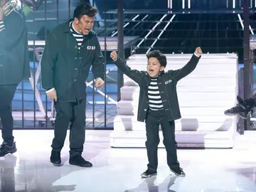 Miki Nadal y Fran imitan a Elvis Presley en Tu cara me suena Mini Miki Nadal y Fran imitan a Elvis Presley en Tu cara me suena Mini