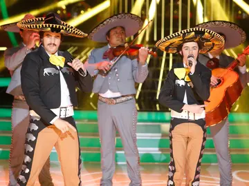 Daniel Diges y José Luis imitan a Vicente Fernández en Tu cara me suena Mini Daniel Diges y José Luis imitan a Vicente Fernández en Tu cara me suena Mini