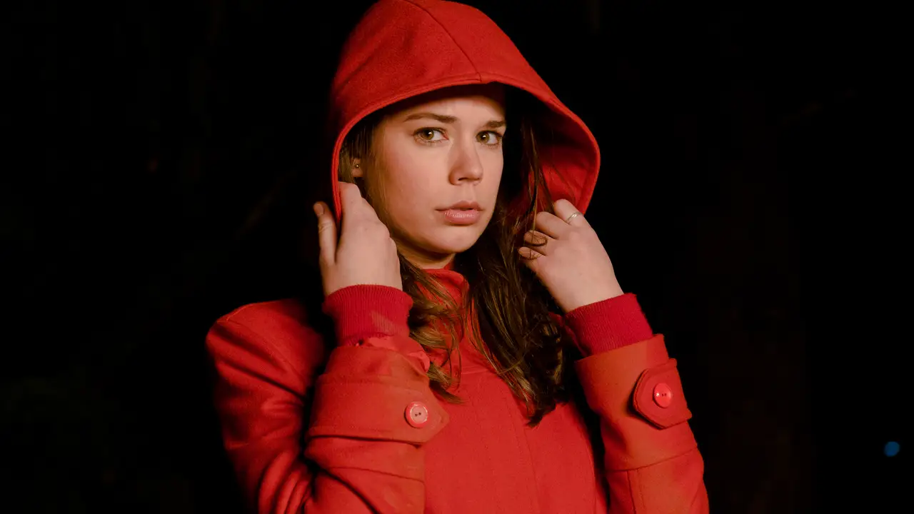 Laia Costa es Caperucita