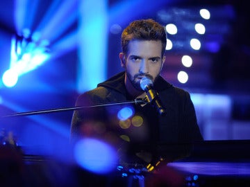 Pablo Alborán canta en Los viernes al show