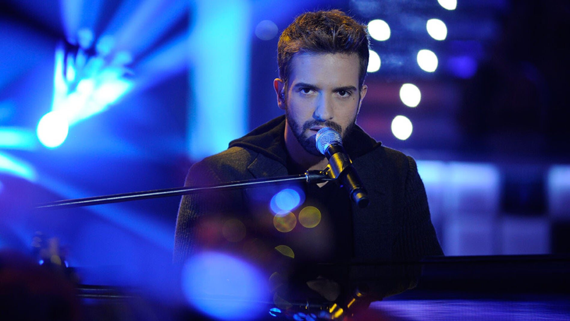 Pablo Albor&aacute;n canta en Los viernes al show