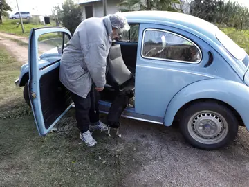 José Mujica y su Volkswagen de 1987 José Mujica y su Volkswagen de 1987