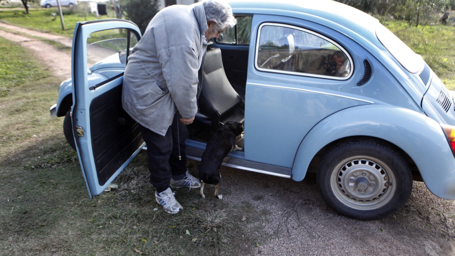 Jos&eacute; Mujica y su Volkswagen de 1987