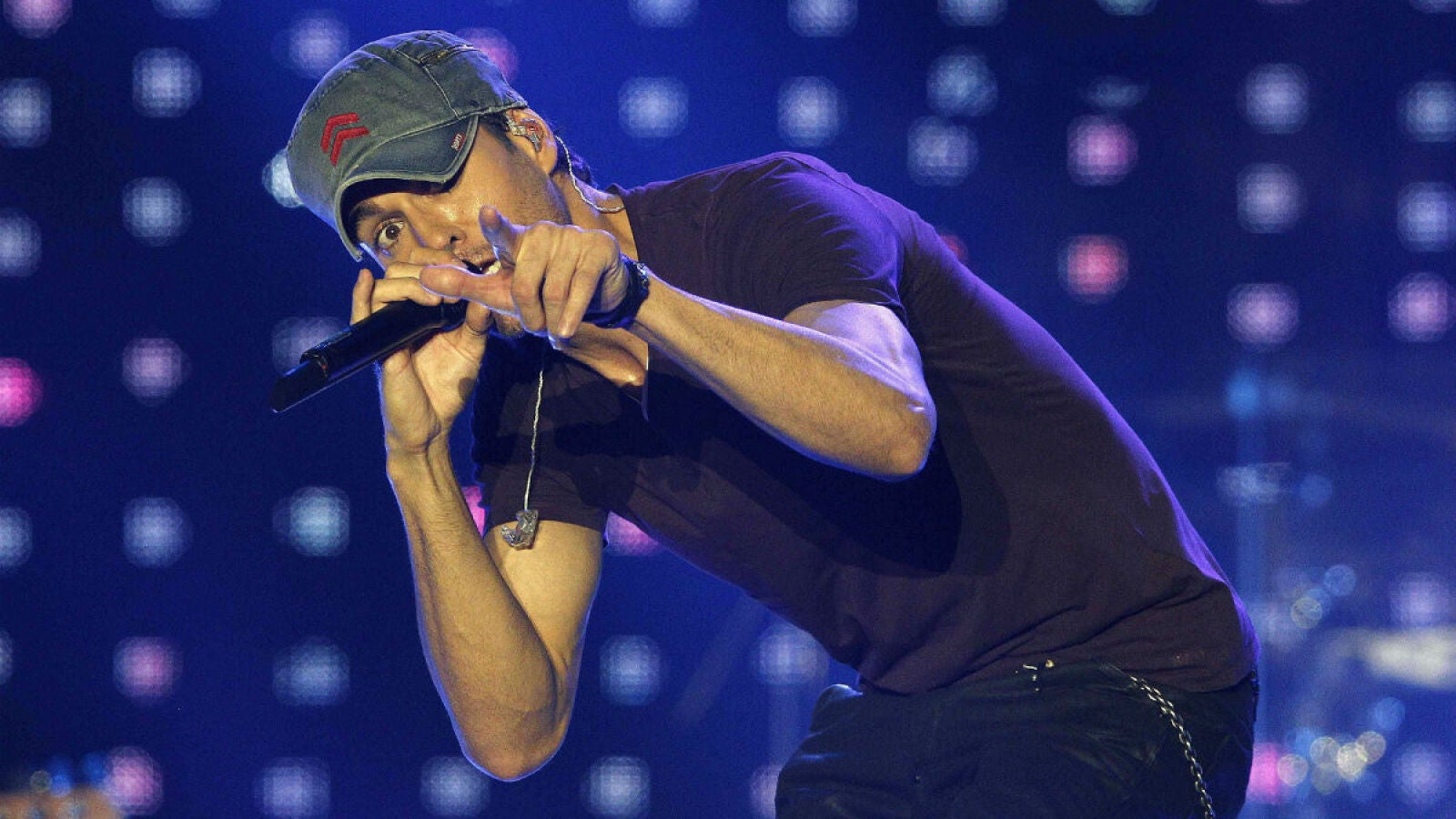 Enrique Iglesias derrama física y química ante 12.000 personas en Barcelona