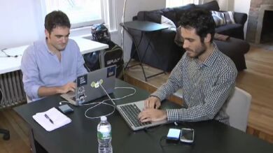 Dos hermanos de Alcoy desarrollan una app para esquivar el doble check de Whatsapp