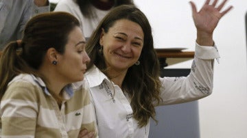 Beatriz Arceredillo sonríe tras ser elegida alcaldesa de Parla