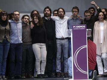 El líder de Podemos, Pablo Iglesias, junto a los miembros de su equipo El líder de Podemos, Pablo Iglesias, junto a los miembros de su equipo