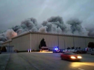 La fábrica de Campofrío rodeada de humo