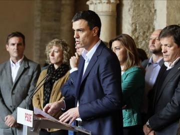El PSOE pide a Rajoy convocar la Comisión Constitucional para abrir la reforma El PSOE pide a Rajoy convocar la Comisión Constitucional para abrir la reforma