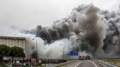 Un incendio causa daños muy graves en la fábrica de Campofrío en Burgos