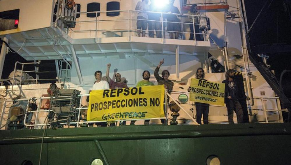 Greenpeace se moviliza contra Repsol