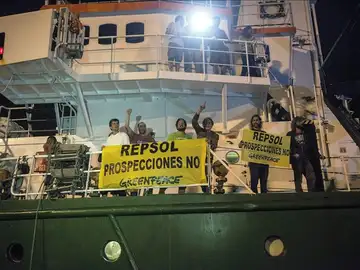 Greenpeace se moviliza contra Repsol Greenpeace se moviliza contra Repsol