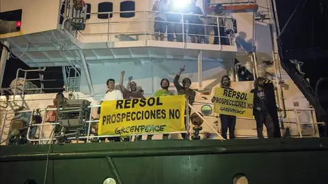 Greenpeace se moviliza contra Repsol Greenpeace se moviliza contra Repsol