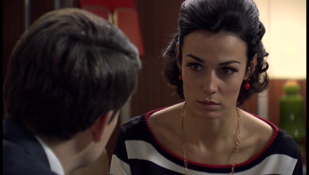 Laura le confiesa a Julián su beso con Jorge