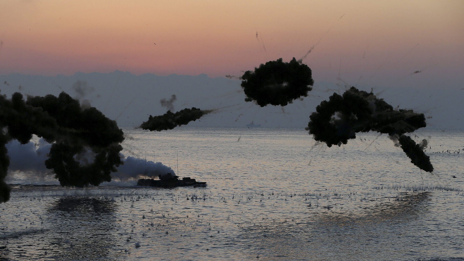 Maniobras militares en el mar surcoreano (18-11-2014)