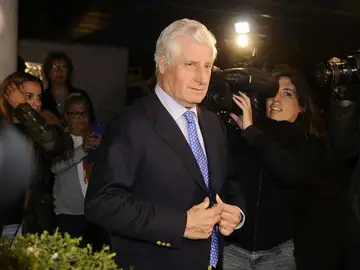 Carlos Martínez de Irujo, hijo de la Duquesa de Alba, a su llegada al hospital Carlos Martínez de Irujo, hijo de la Duquesa de Alba, a su llegada al hospital