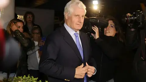 Carlos Martínez de Irujo, hijo de la Duquesa de Alba, a su llegada al hospital Carlos Martínez de Irujo, hijo de la Duquesa de Alba, a su llegada al hospital