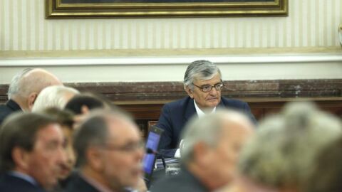 Torres Dulce preside una reuni&oacute;n.