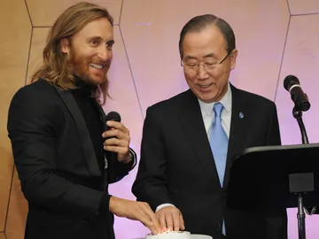 El dj David Guetta, junto al secretario general de la ONU Ban Ki-moon El dj David Guetta, junto al secretario general de la ONU Ban Ki-moon