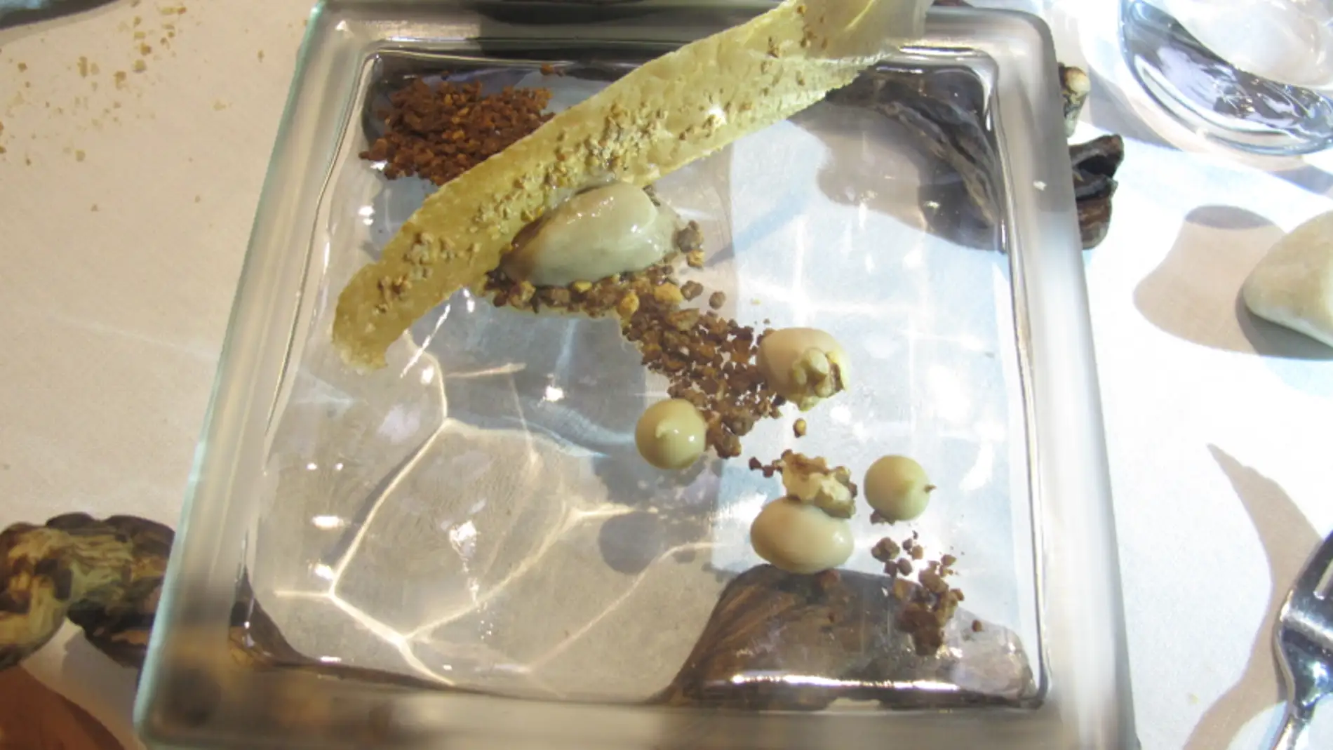 El postre con tierra de algarroba de Montia.