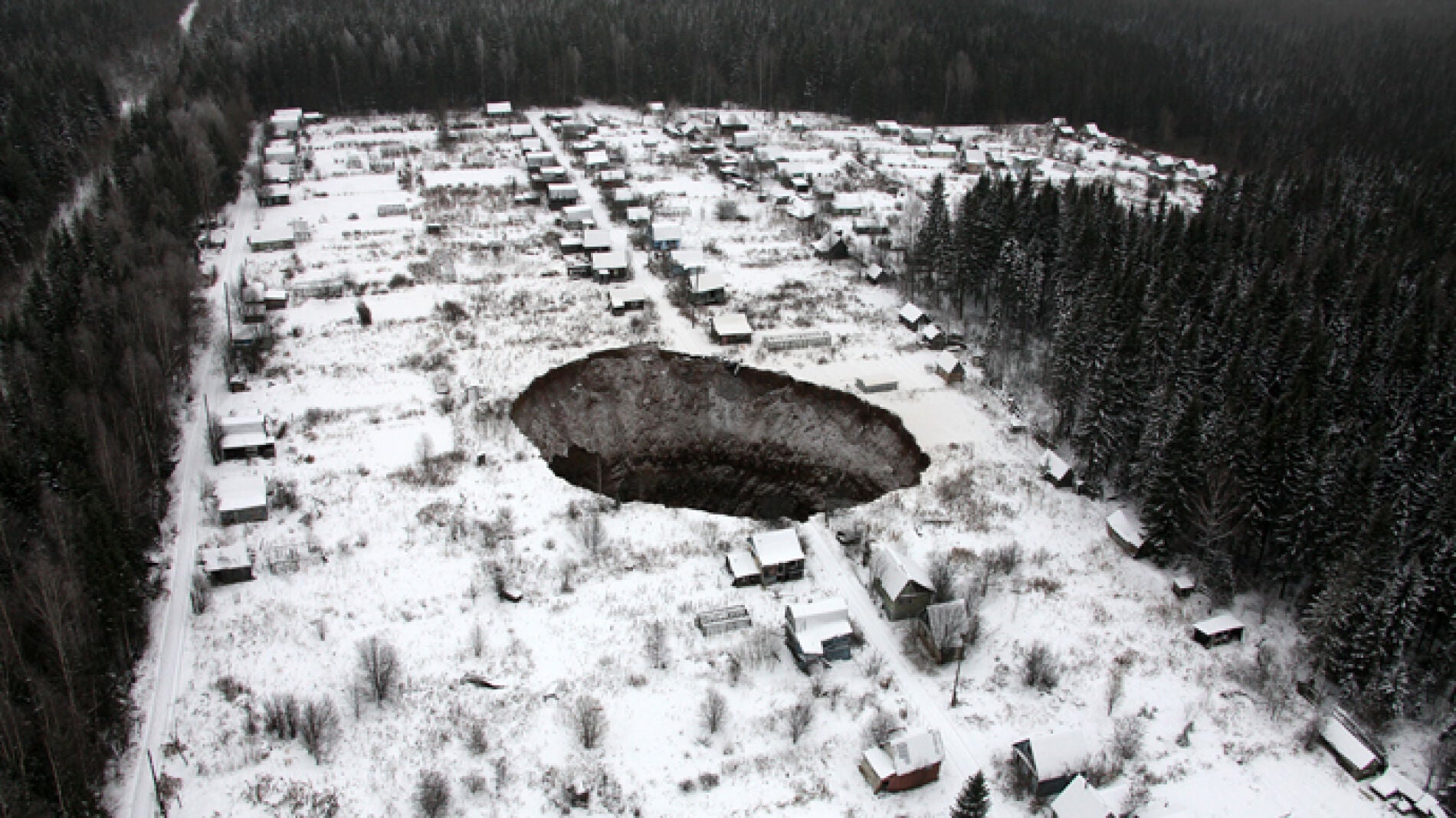 El socav&oacute;n encontrado en Rusia
