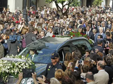 Imagen del traslado del féretro de la Duquesa de Alba a la catedral de Sevilla Imagen del traslado del féretro de la Duquesa de Alba a la catedral de Sevilla
