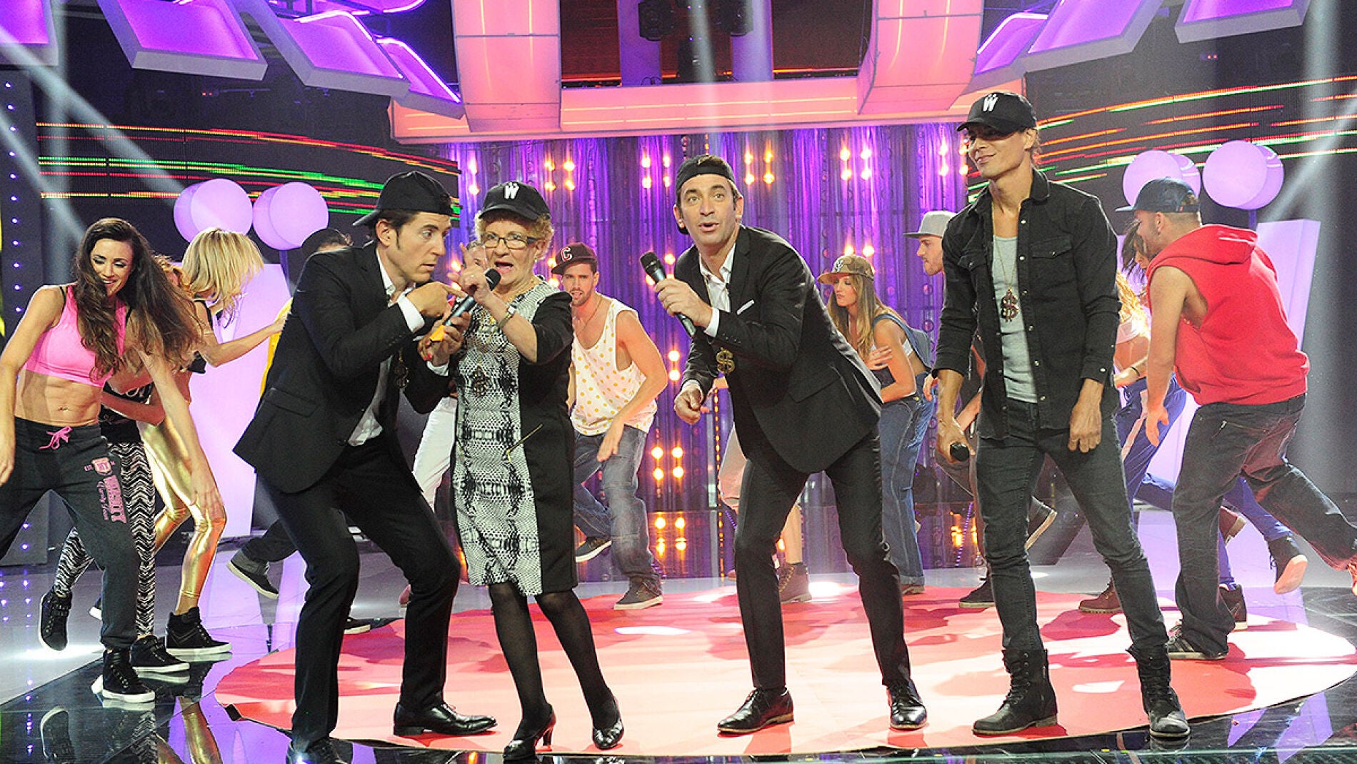 La abuela rapera en Los viernes al Show