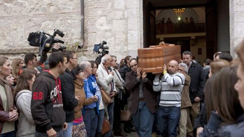 El f&eacute;retro con los restos mortales de una de las tres adolescentes fallecidas en Fuensalida (Toledo)