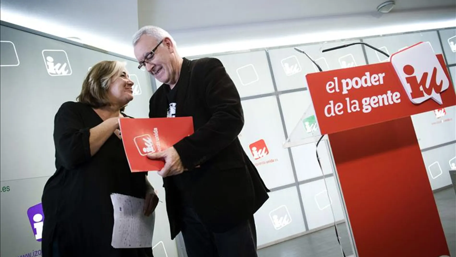 El líder de IU, Cayo Lara, y Marga Ferré. El líder de IU, Cayo Lara, y Marga Ferré.