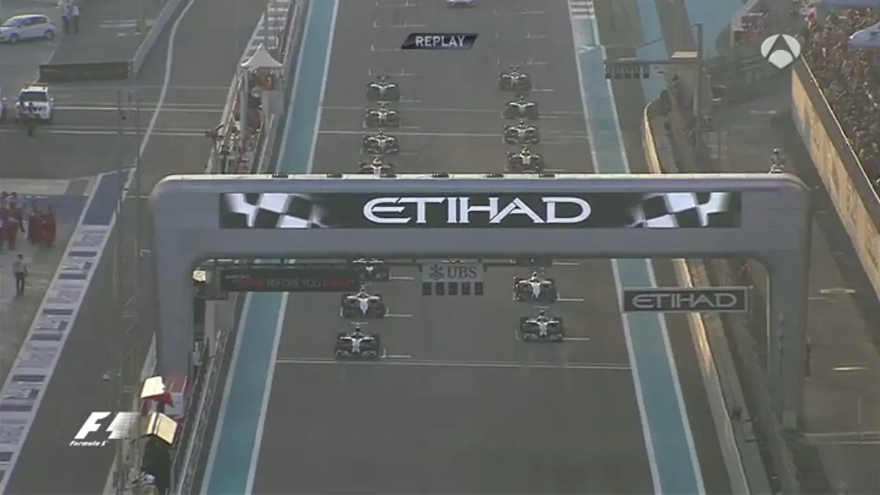 Salida del GP de Abu Dabi 2014