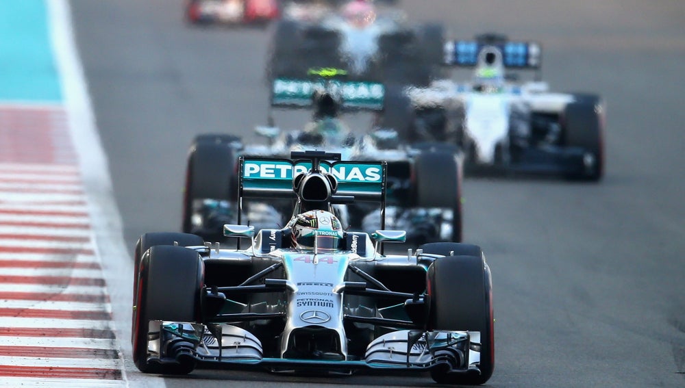 Lewis venció a Rosberg en la salida