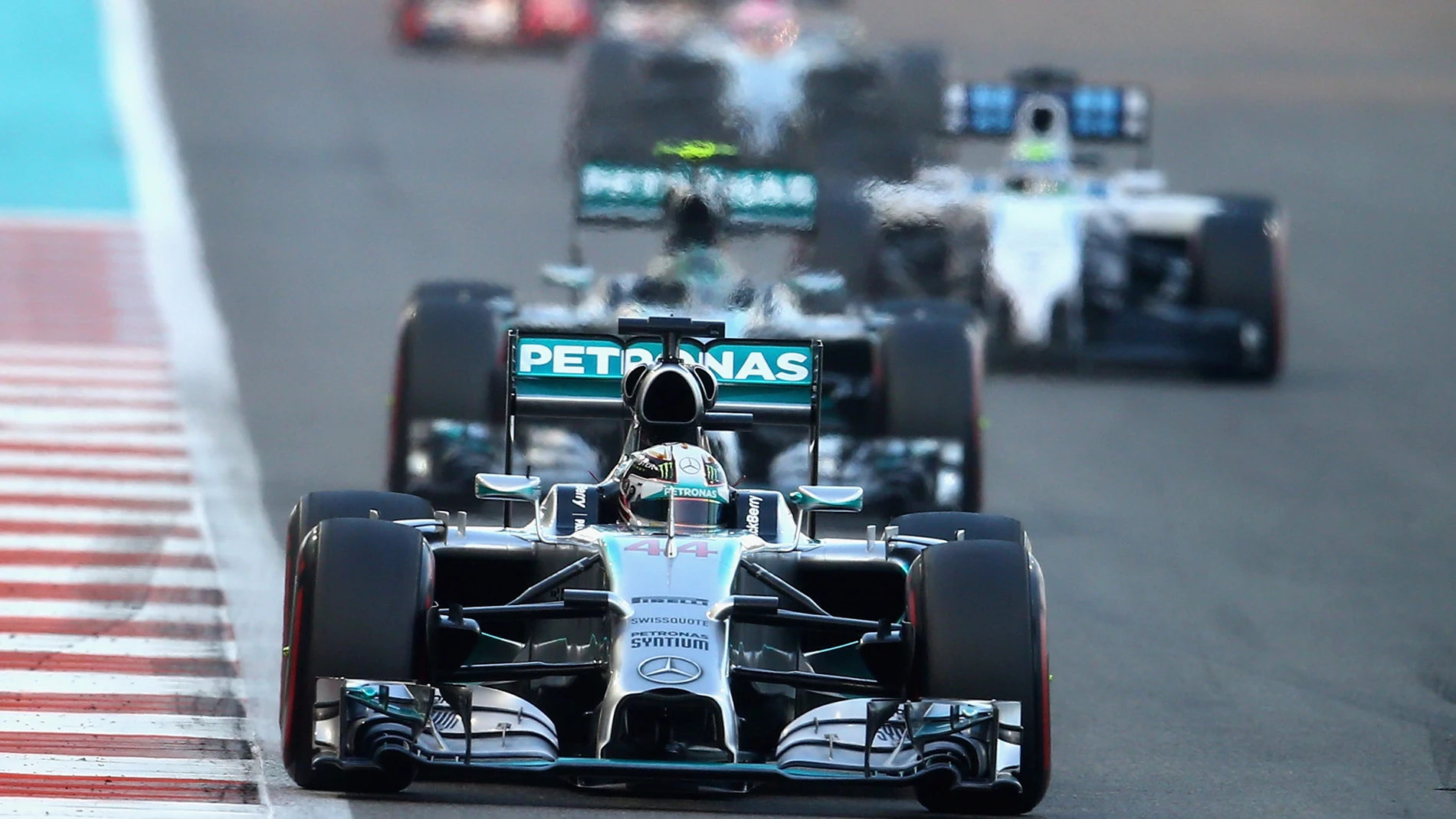 Lewis venció a Rosberg en la salida