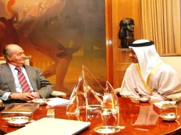 El rey Don Juan Carlos en una reunión con un representante árabe. El rey Don Juan Carlos en una reunión con un representante árabe.
