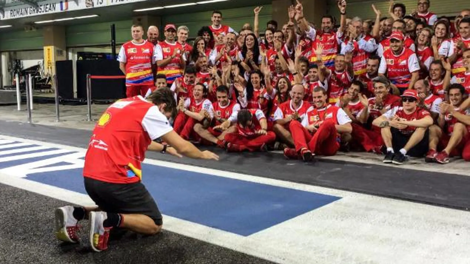 Fernando Alonso rinde homenaje a Ferrari