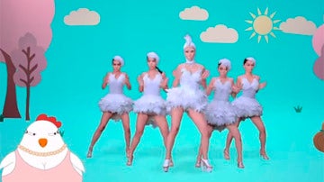 Coreografía en el vídeoclip 'Chick Chick'.