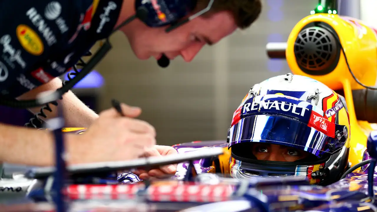 Carlos Sainz Jr, en el RB10 en Yas Marina