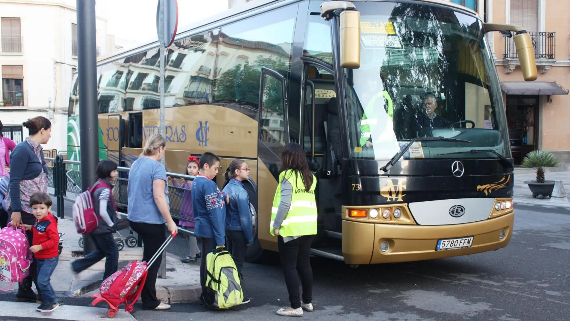La DGT pone en marcha una campaña de control del transporte escolar La DGT pone en marcha una campaña de control del transporte escolar