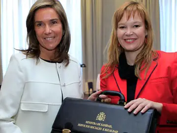 Ana Mato recibió su cartera de Leire Pajín Ana Mato recibió su cartera de Leire Pajín