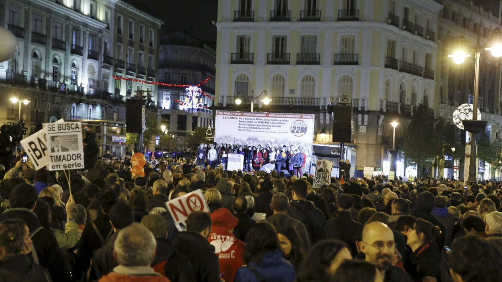 Miles de personas protestan por la dignidad y para pedir 