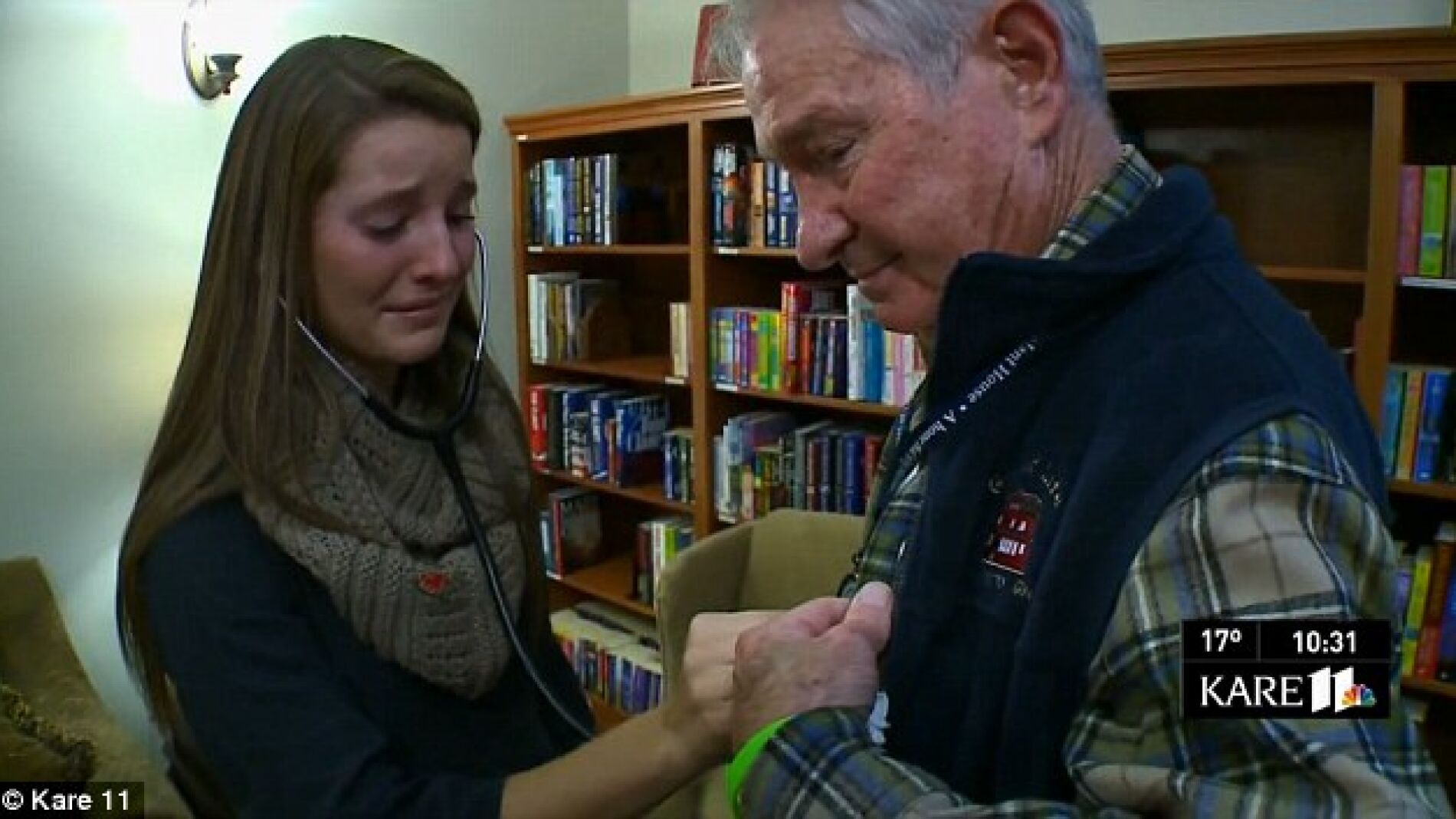 Escuchando el coraz&oacute;n trasplantado de su hermano