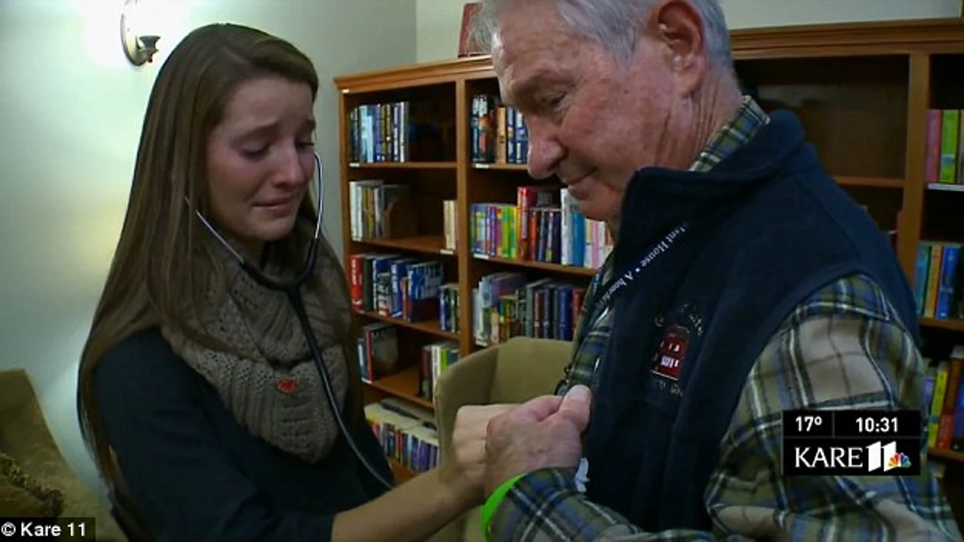 Escuchando el corazón trasplantado de su hermano Escuchando el corazón trasplantado de su hermano